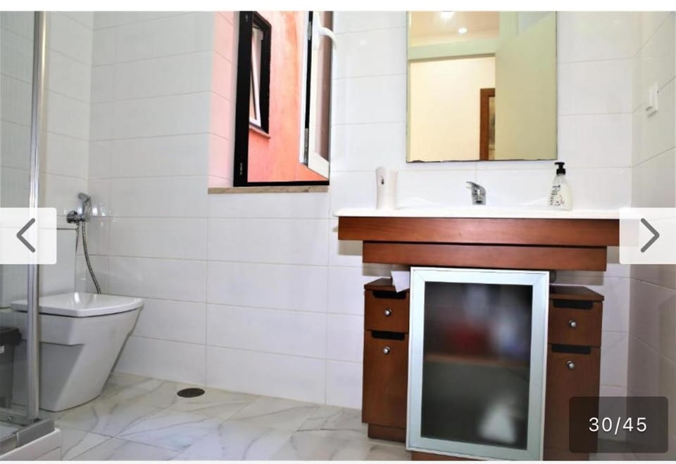 Quarto Single Arroios Bed and Breakfast in Lisbon