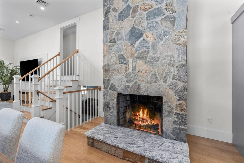 New Family Coastal Retreat Game Room Firepit House in Centerville