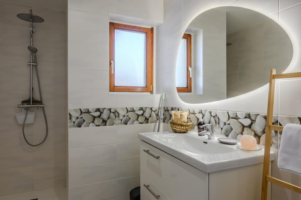 Bathroom, Living room