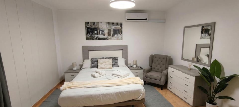 Bed, Photo of the whole room, Bedroom, wardrobe, air conditioner