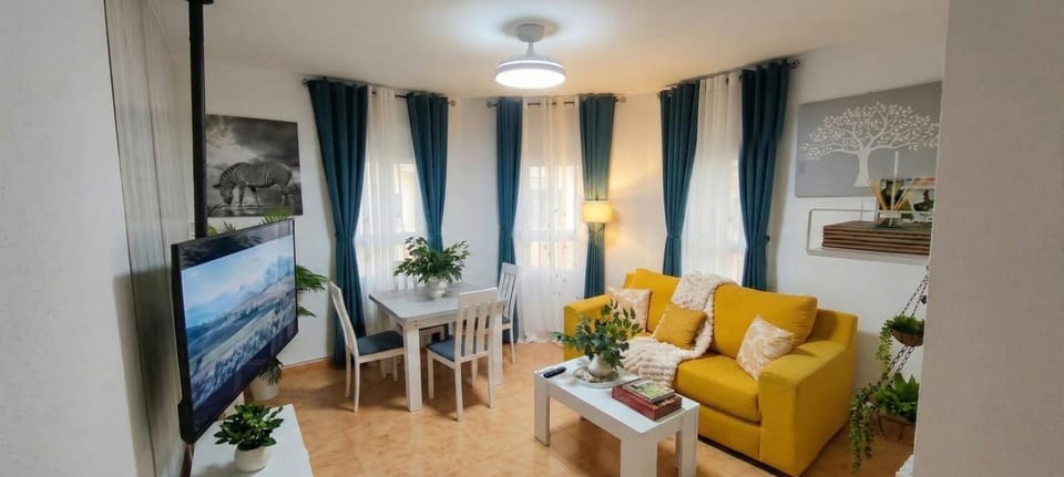TV and multimedia, Living room, Seating area, Dining area