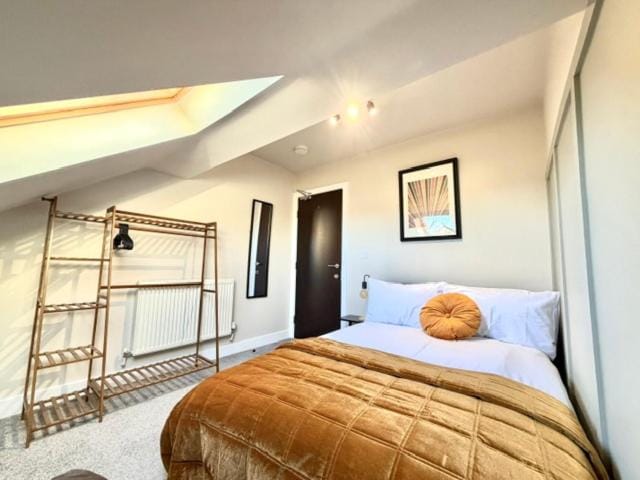 Contractor Accommodation Sleeps 7 - 4 Bathrooms - Parking For 3 Vans - Worksop House in Bassetlaw District