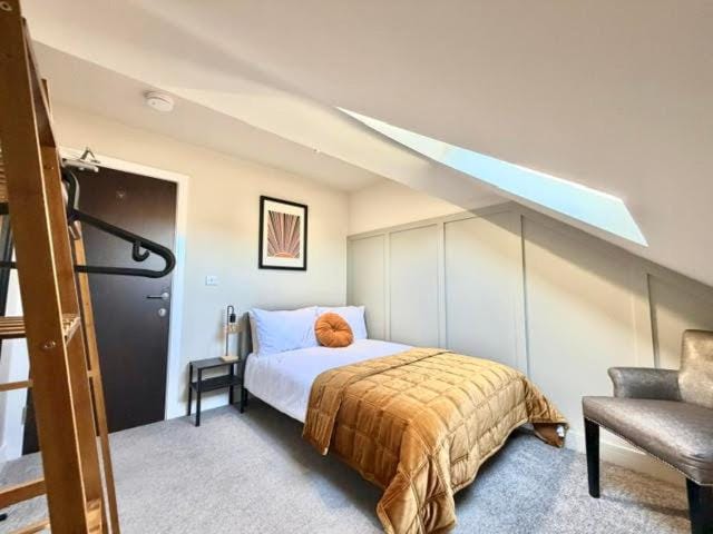 Contractor Accommodation Sleeps 7 - 4 Bathrooms - Parking For 3 Vans - Worksop House in Bassetlaw District