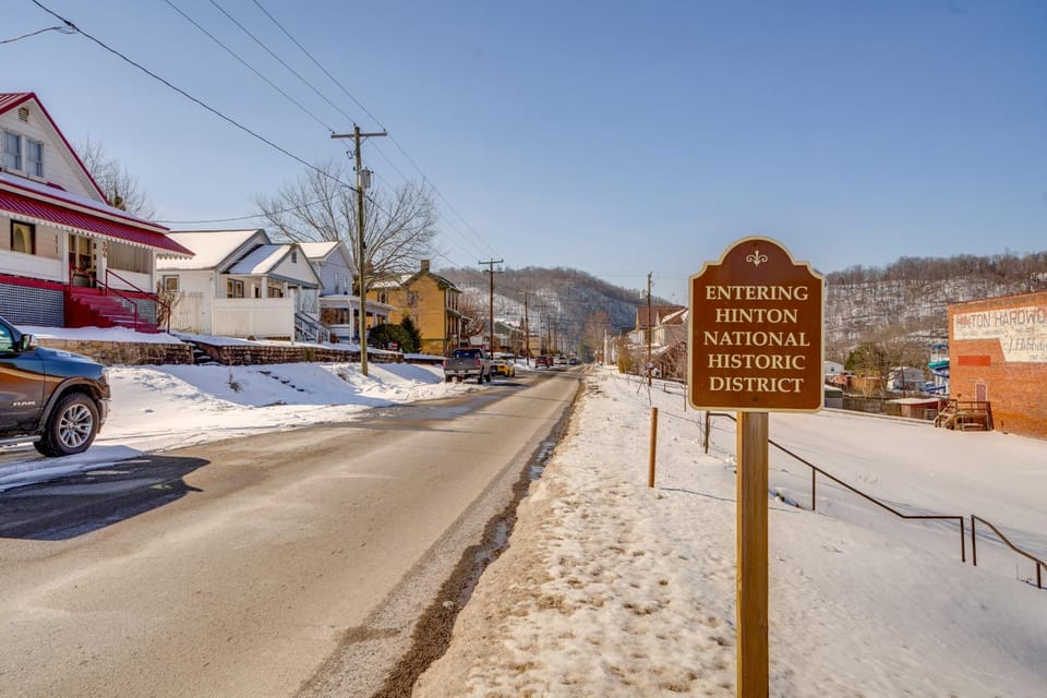Historic Hinton Gem: Walkable Luxury Near Dtwn! Apartment in West Virginia