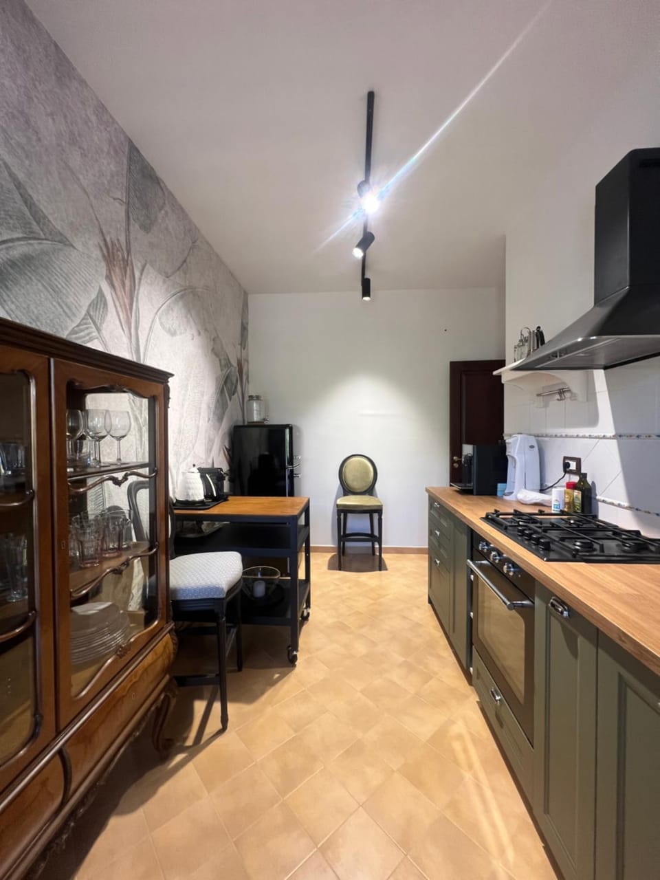 Kitchen or kitchenette, Dining area, stove