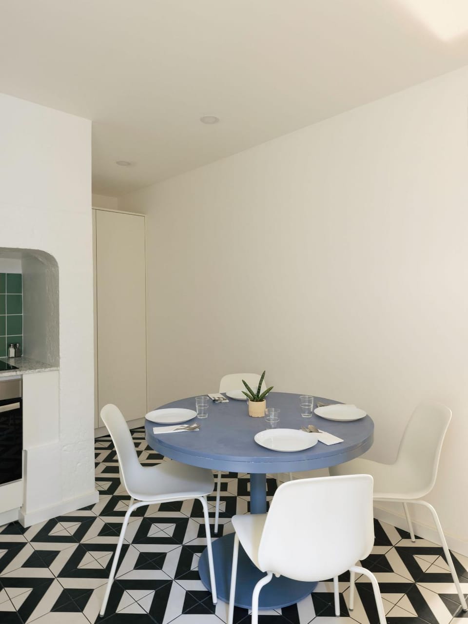 Kitchen or kitchenette, Dining area