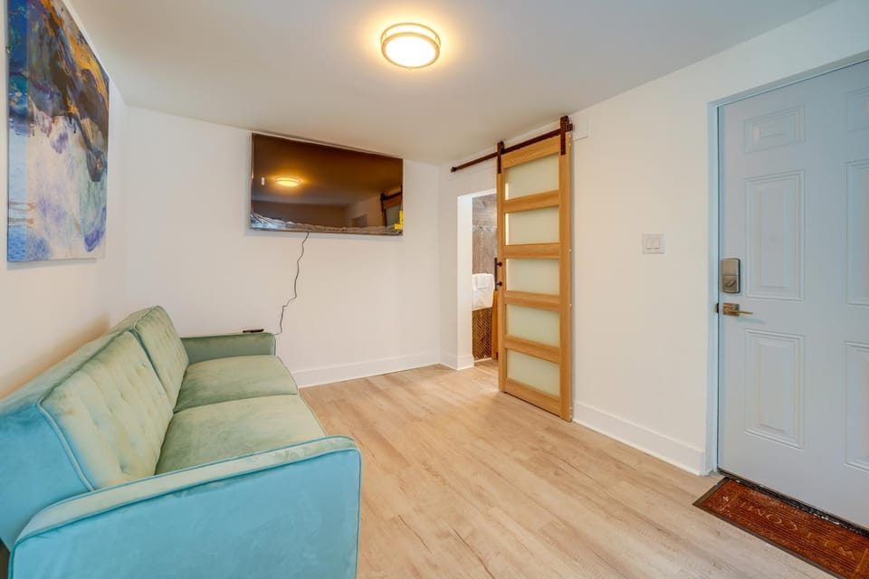Explore New River Gorge! High-End Hinton Retreat Apartment in West Virginia