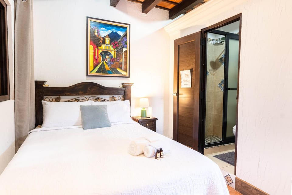 Photo of the whole room, Bedroom