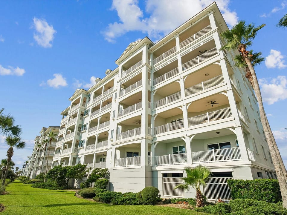 Property building, Garden, Balcony/Terrace