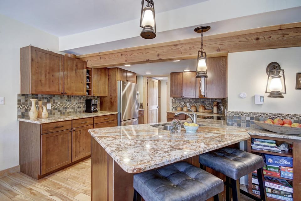3BR with ski area views at 4 O Apartment in Breckenridge
