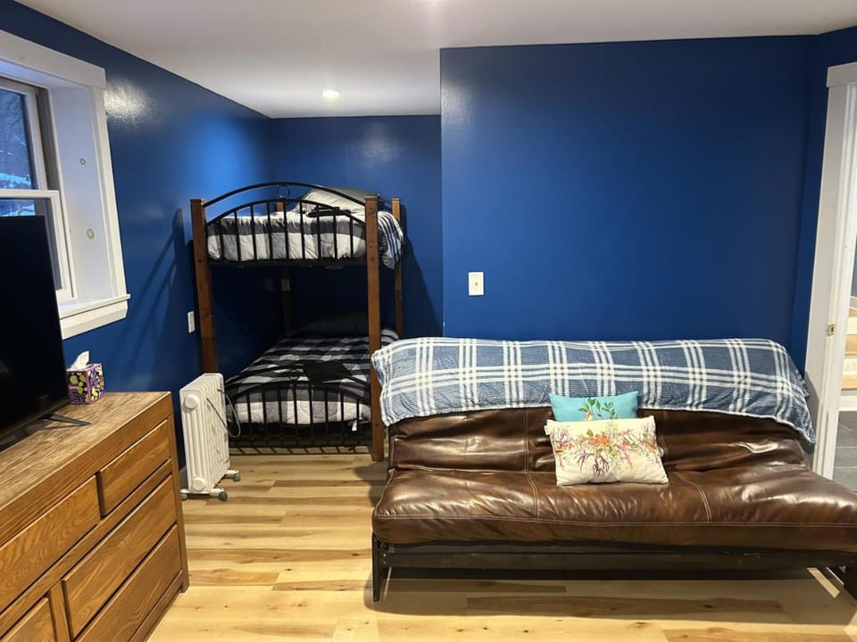 2BR Waterfront Cabin 20 Minutes to Sunday River Cabin in Colorado