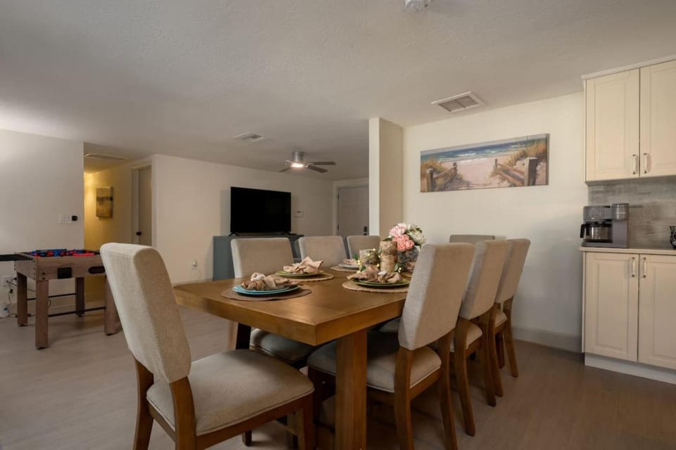 Dining area, pet friendly