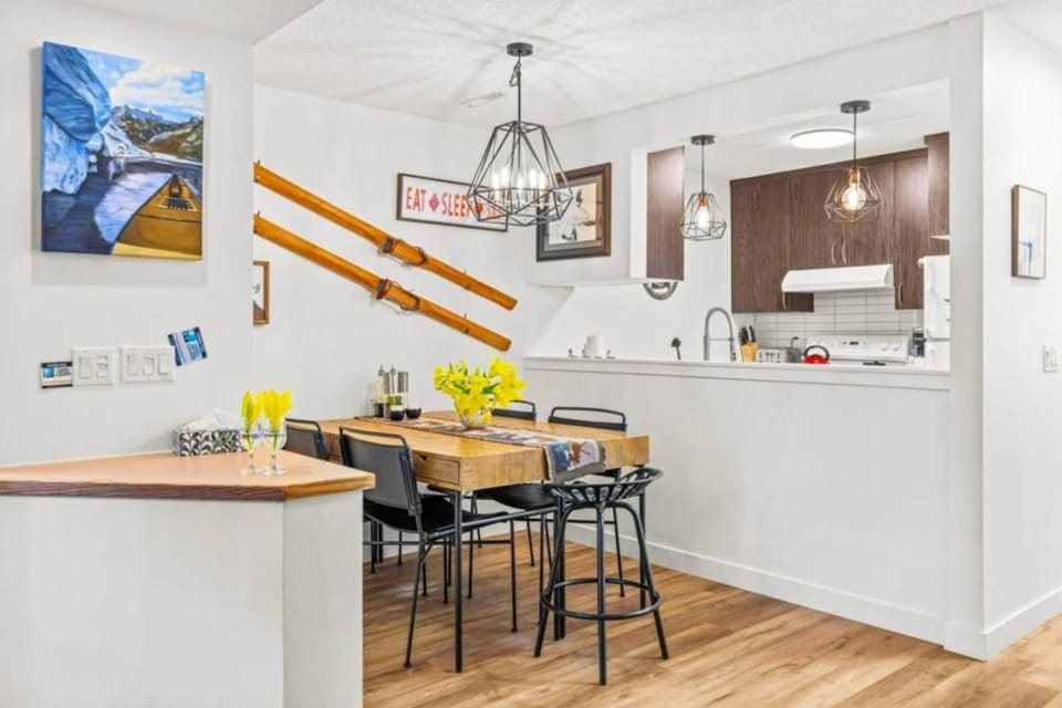 Dining area, kitchen
