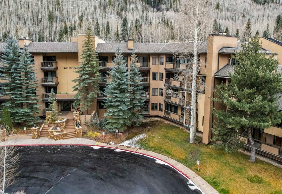 Vail 2BR Home Hot Tub 5 Minutes to Slopes House in Vail