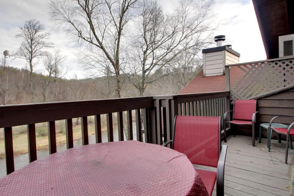 Rivers Edge Condo 902 House in Helen