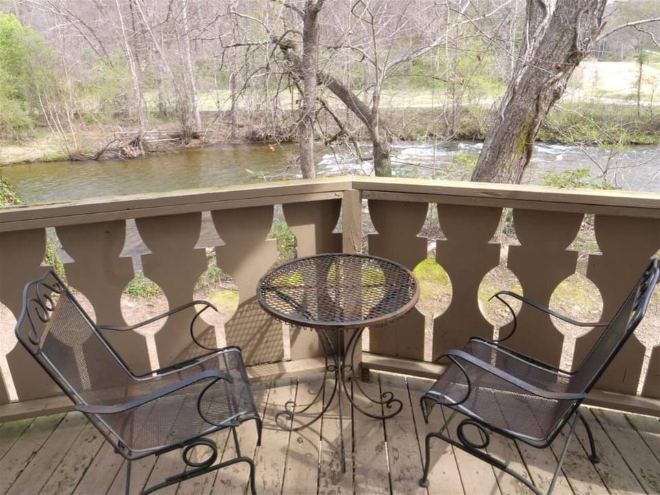 Rivers Edge Condo 101 House in Helen