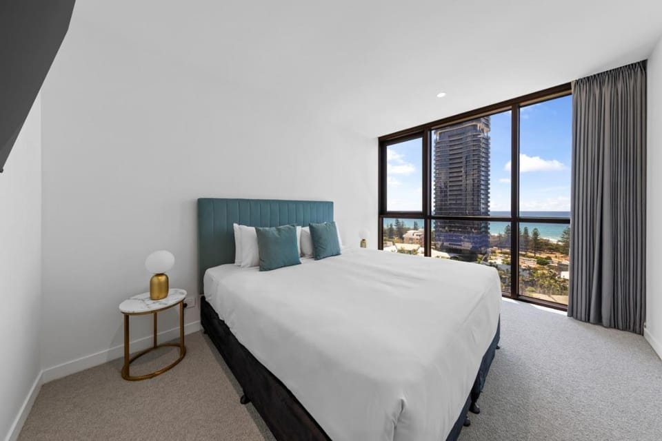 Modern 3 Bedroom Stay by the Coral Sea Apartment in Mermaid Beach