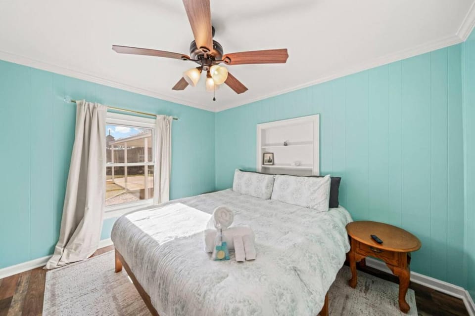 2BR Cozy Belmont Getaway Fire Pit River District House in Belmont