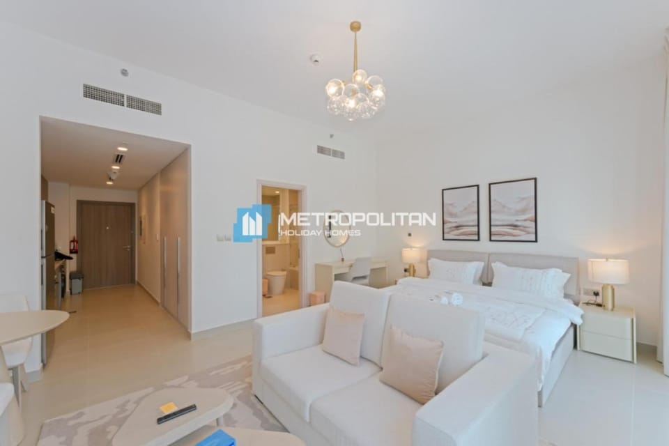 Photo of the whole room, Seating area, Bedroom