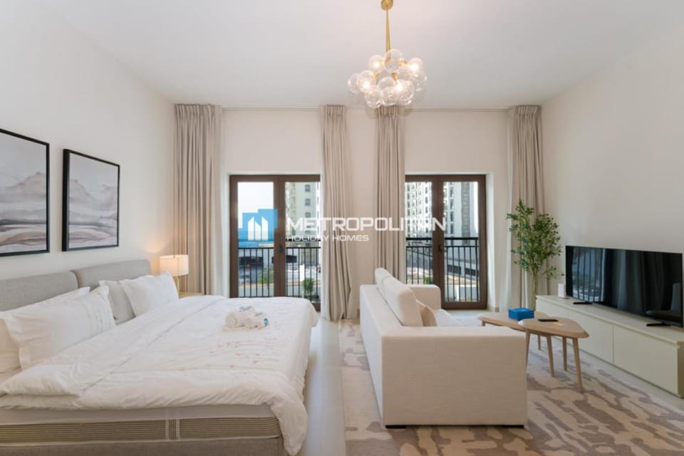 Communal lounge/ TV room, Bed, TV and multimedia, Living room, Photo of the whole room, Seating area, Evening entertainment, Bedroom