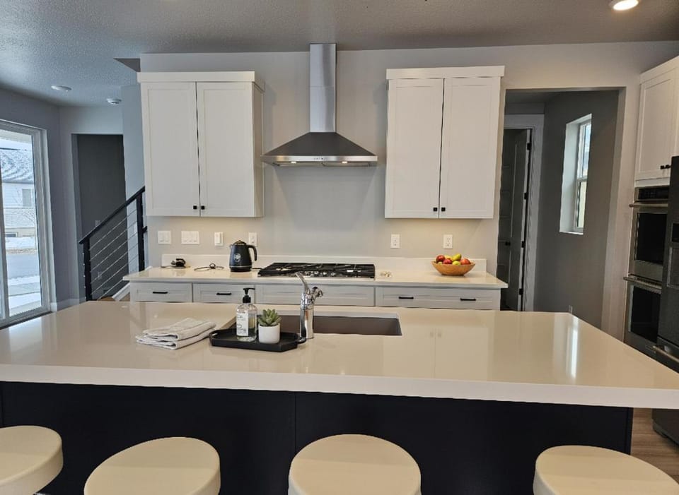 Cozy Modern house with Fireplace, Park city House in Snyderville