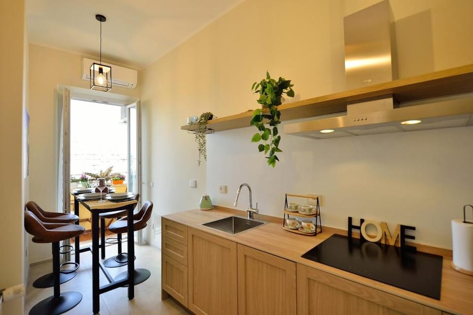 Elegant 2-Bedroom Apartment near Metro B1 Easy Access to the Colosseum Apartment in Rome