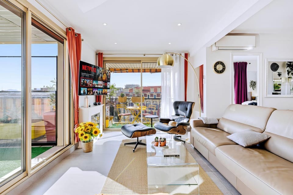 TV and multimedia, View (from property/room), Balcony/Terrace, Living room