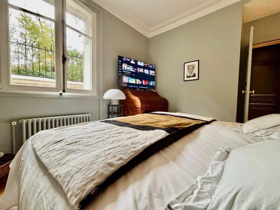 Bel appartement meublé Art Déco 2 terrasses Apartment in Paris