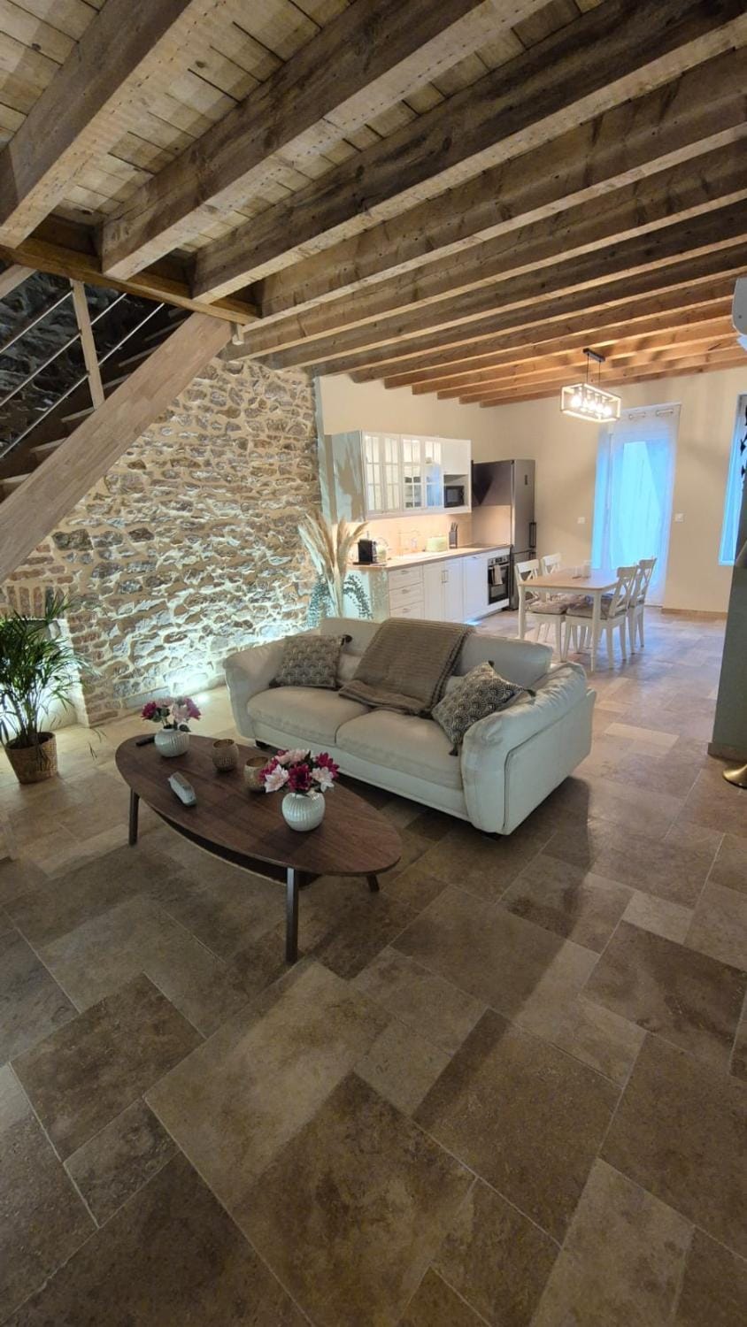 Love room- Le Cocon Osé Villa in Autun