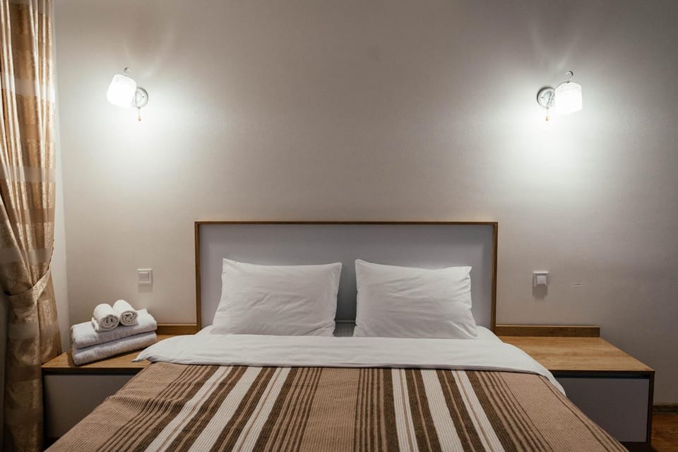 Bedroom, towels