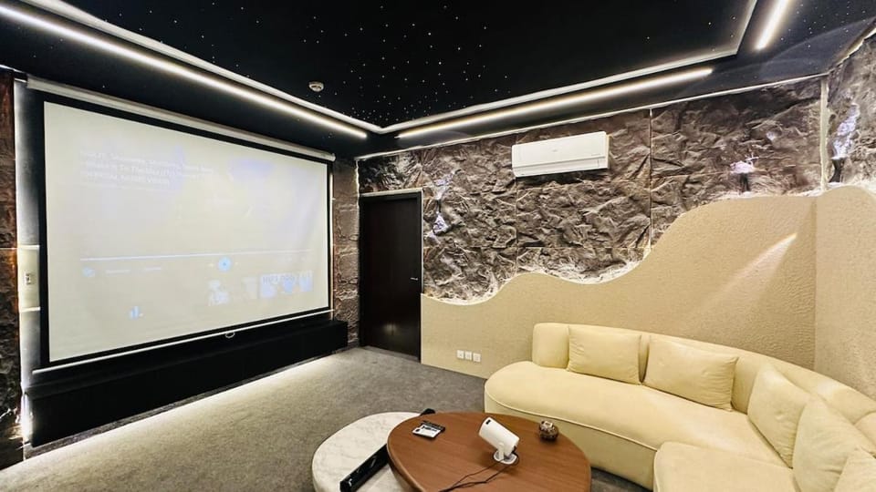 Communal lounge/ TV room, Lounge or bar
