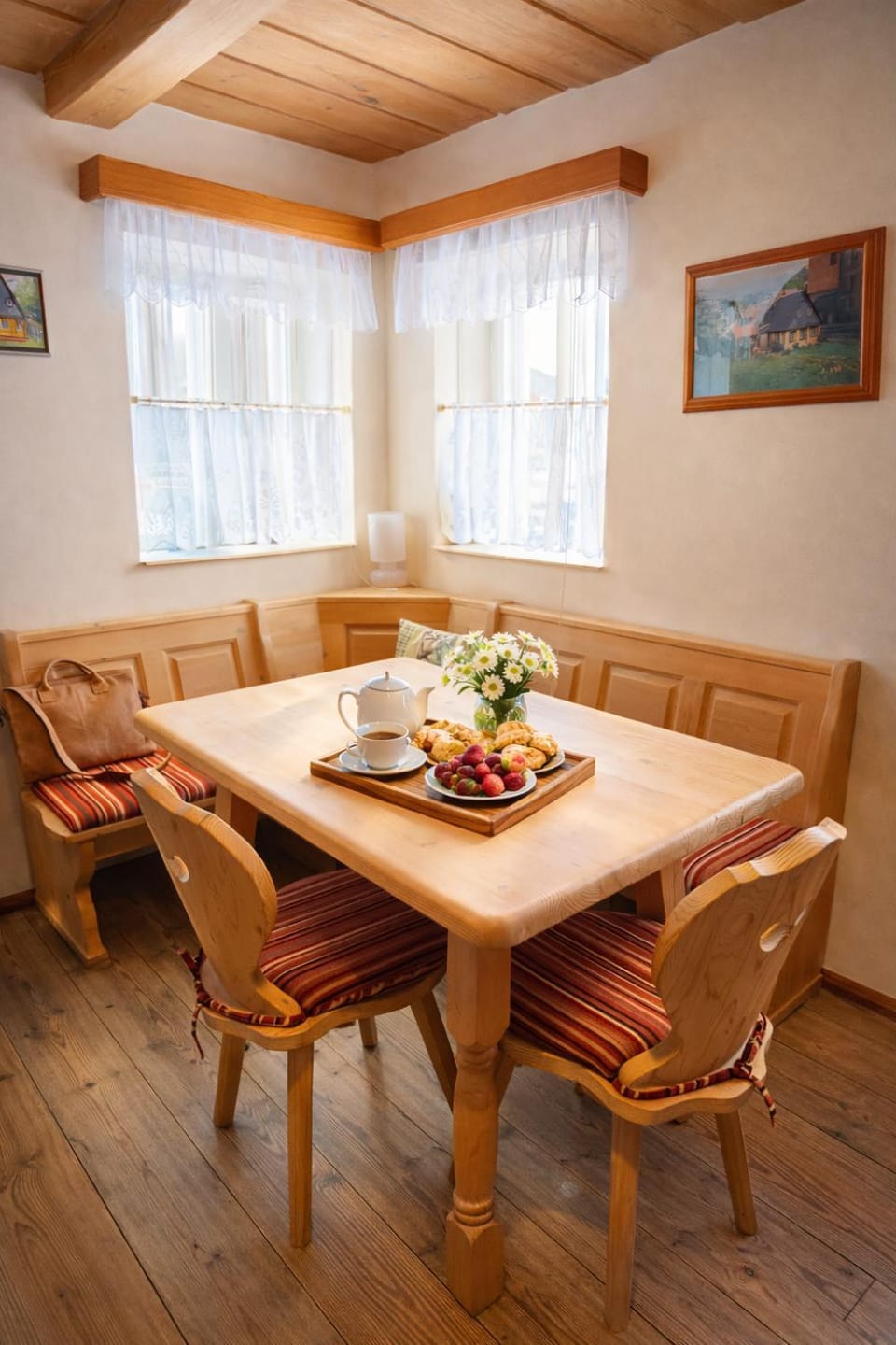 Seating area, Dining area