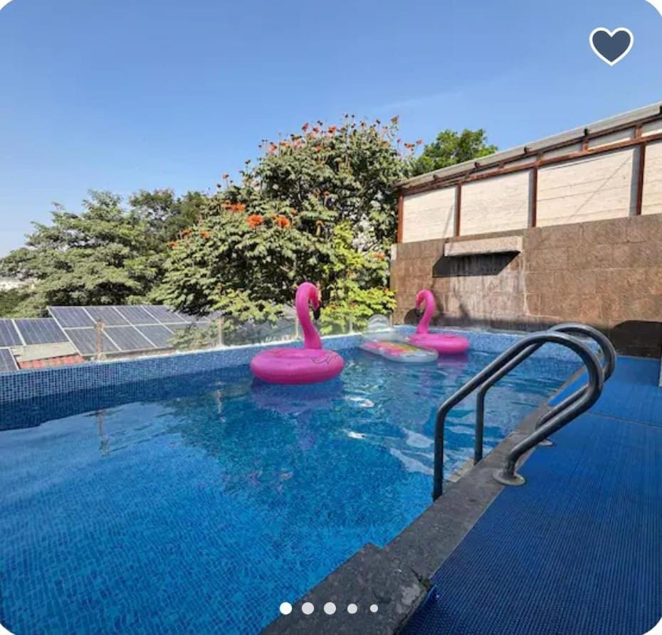 Pool view, Swimming pool, sunbed