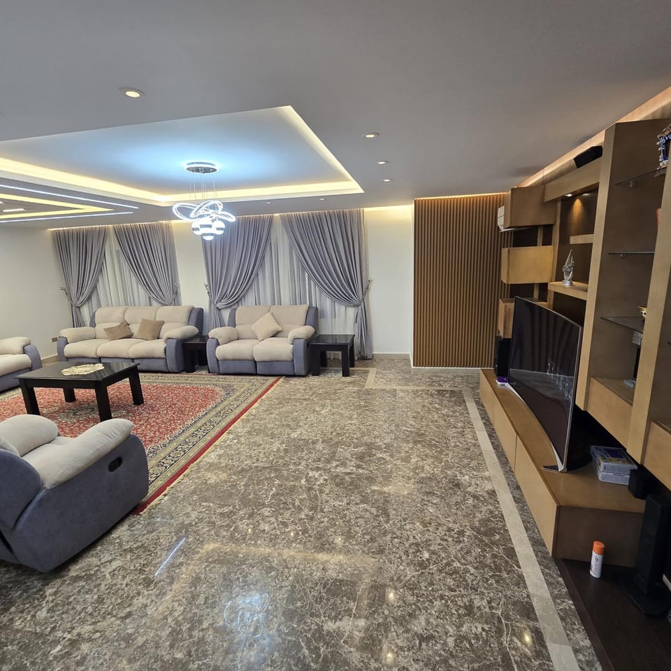 شقة مميزة بسعر تنافسي في أرقى المناطق في المهندسين Apartment in Egypt