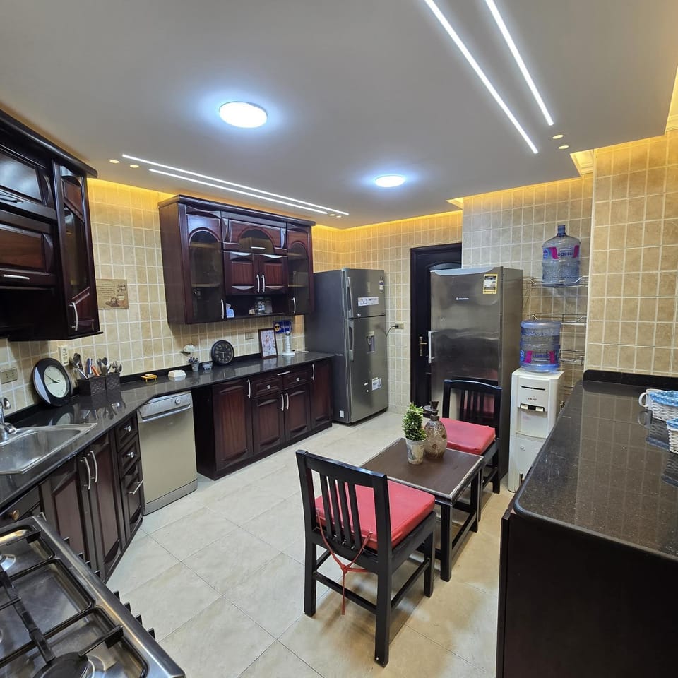 شقة مميزة بسعر تنافسي في أرقى المناطق في المهندسين Apartment in Egypt