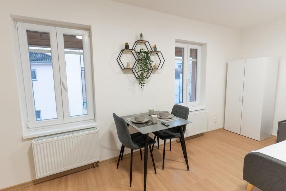 Living room, Seating area, Dining area, internet