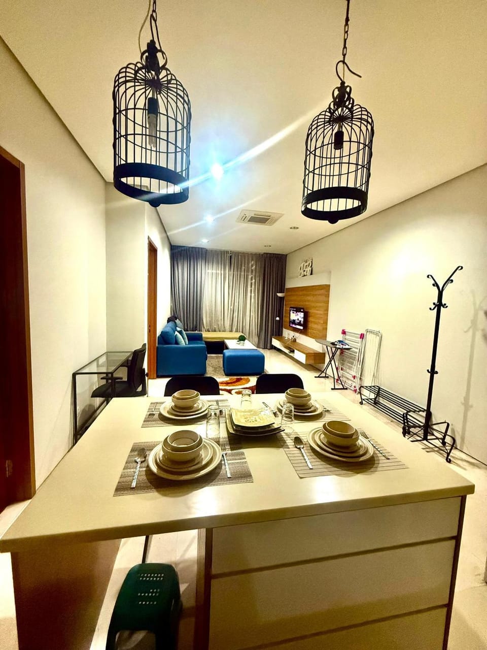 Kitchen or kitchenette, Living room, Seating area, Dining area