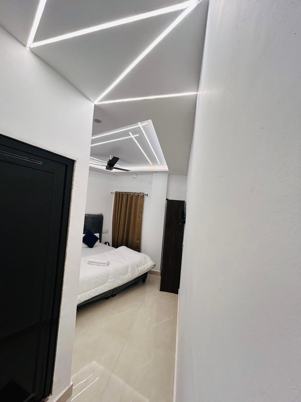 The CROWN VNS Bed and Breakfast in Varanasi