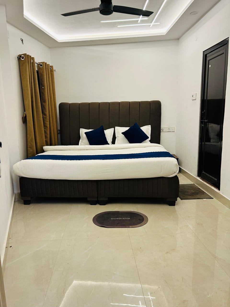 The CROWN VNS Bed and Breakfast in Varanasi