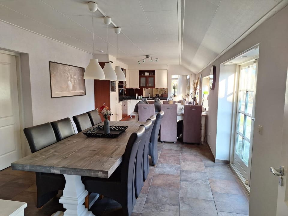 Living room, Seating area, Dining area, kitchen