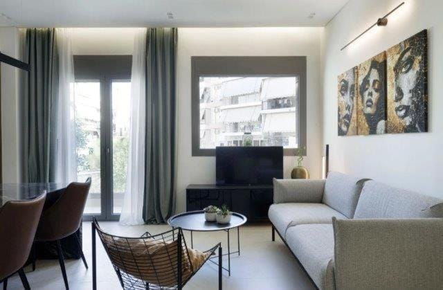 Plaza Luxury Suite, 2' from Metro, 5' from Piraeus Apartment in Piraeus Regional Unit, Greece