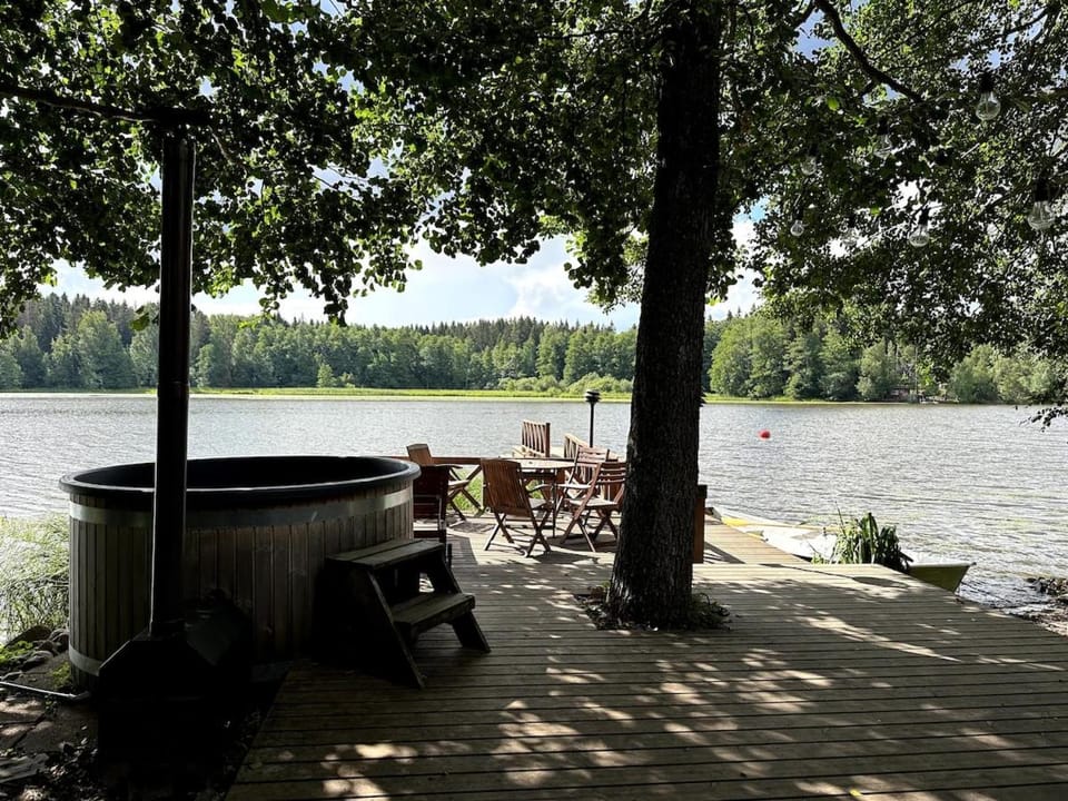 Villa with all amenities 10 metres from Lohja lake Apartment in Uusimaa
