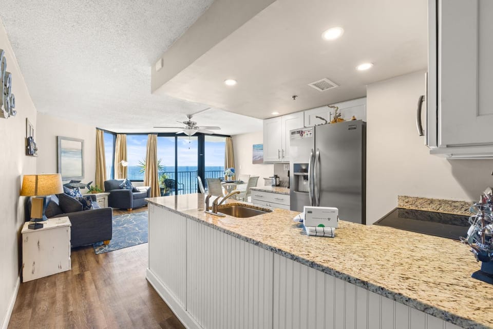 Beachfront! Balcony Views! Pools and Beach Access Apartment in Panama City Beach