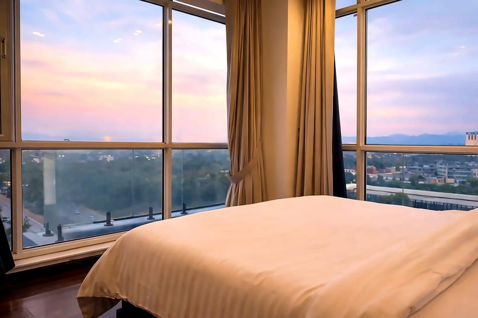 Bed, View (from property/room), View (from property/room), Bedroom, Mountain view