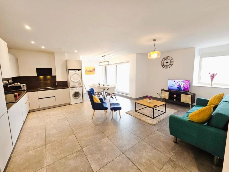 Roomy 3 bedroom flat with outdoor terrace and parking Apartment in Luxembourg