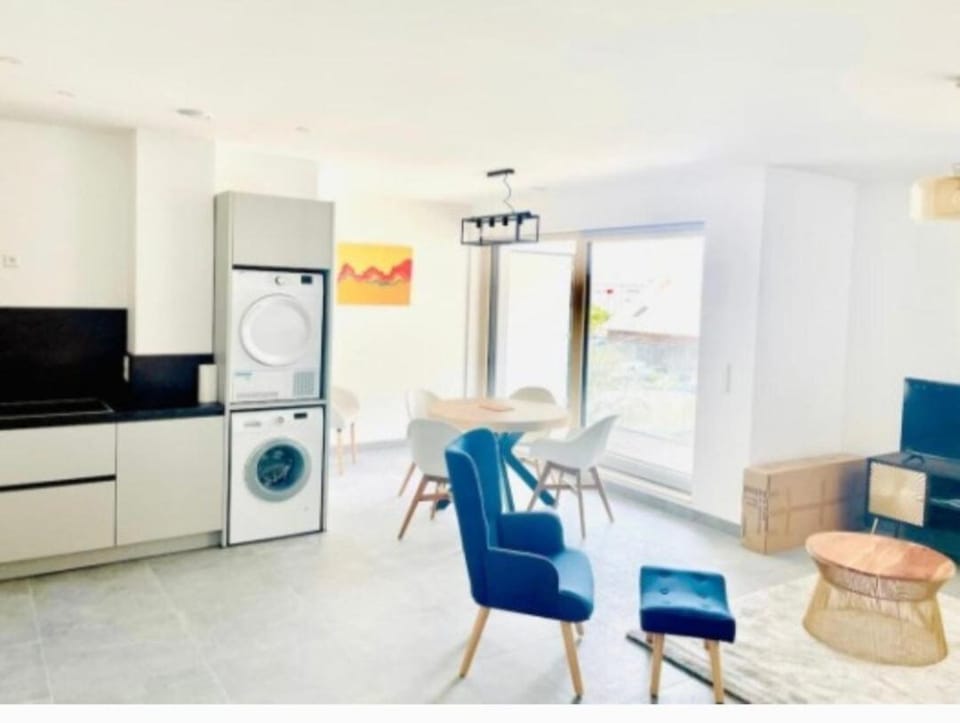 Roomy 3 bedroom flat with outdoor terrace and parking Apartment in Luxembourg