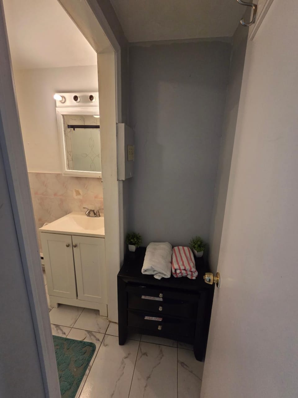 Bathroom, towels