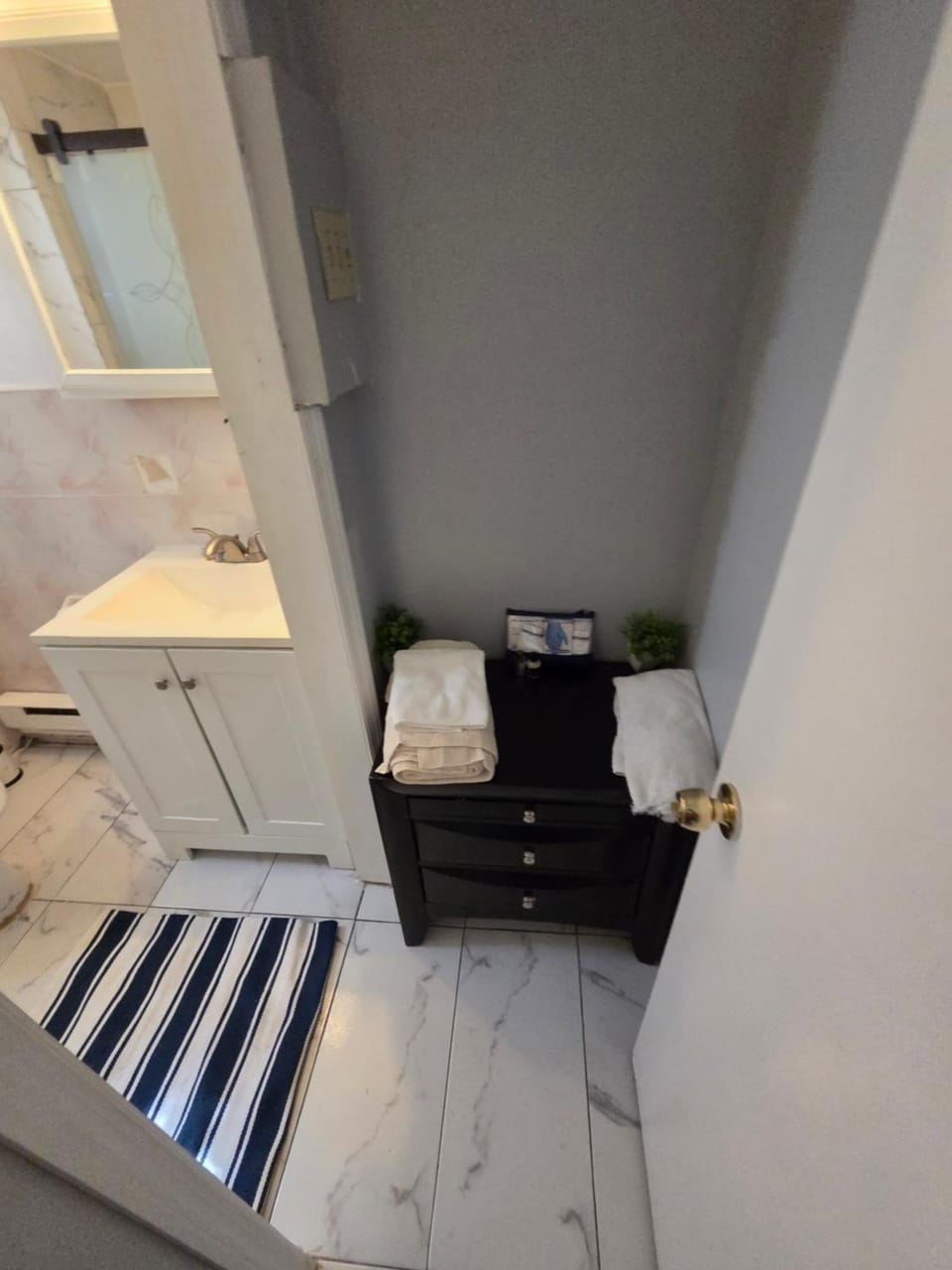 Bathroom, towels