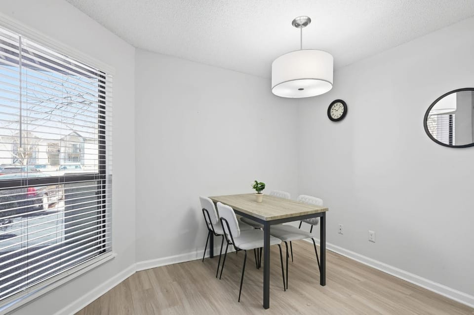 Cozy Modern 1BR at The Taylor Apartment in Jeffersontown