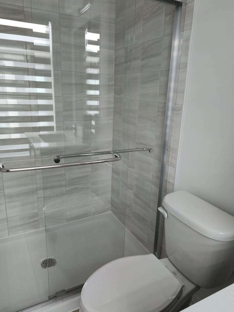 Modern 3BR FriendlyTown Home Apartment in Brant